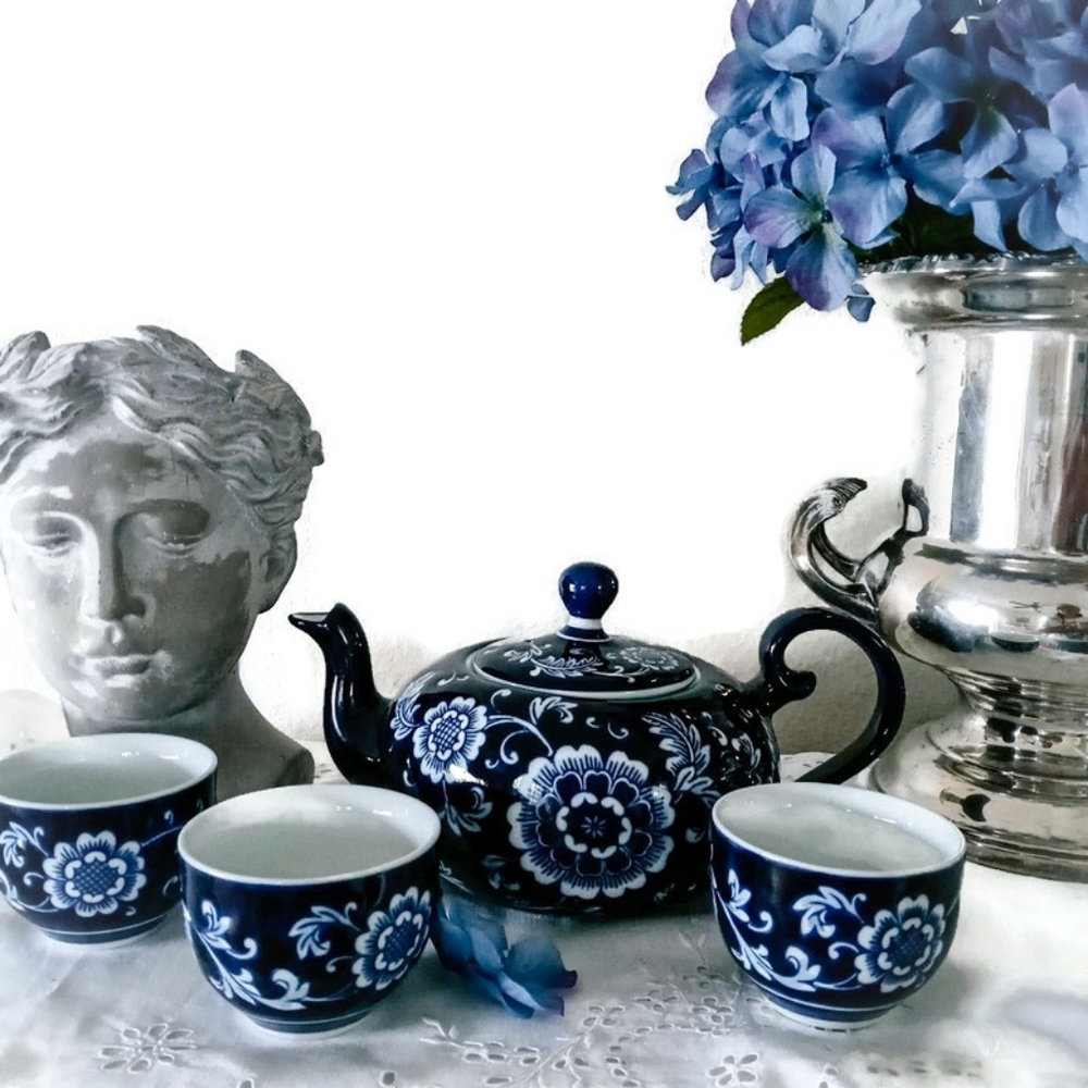 Gorgeous Blue Mandarin Cottage Tea Pot